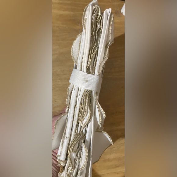 NWT Set of 6 Rachel Ashwell White and Gold Napkins 18”X 18” - Picture 6 of 6